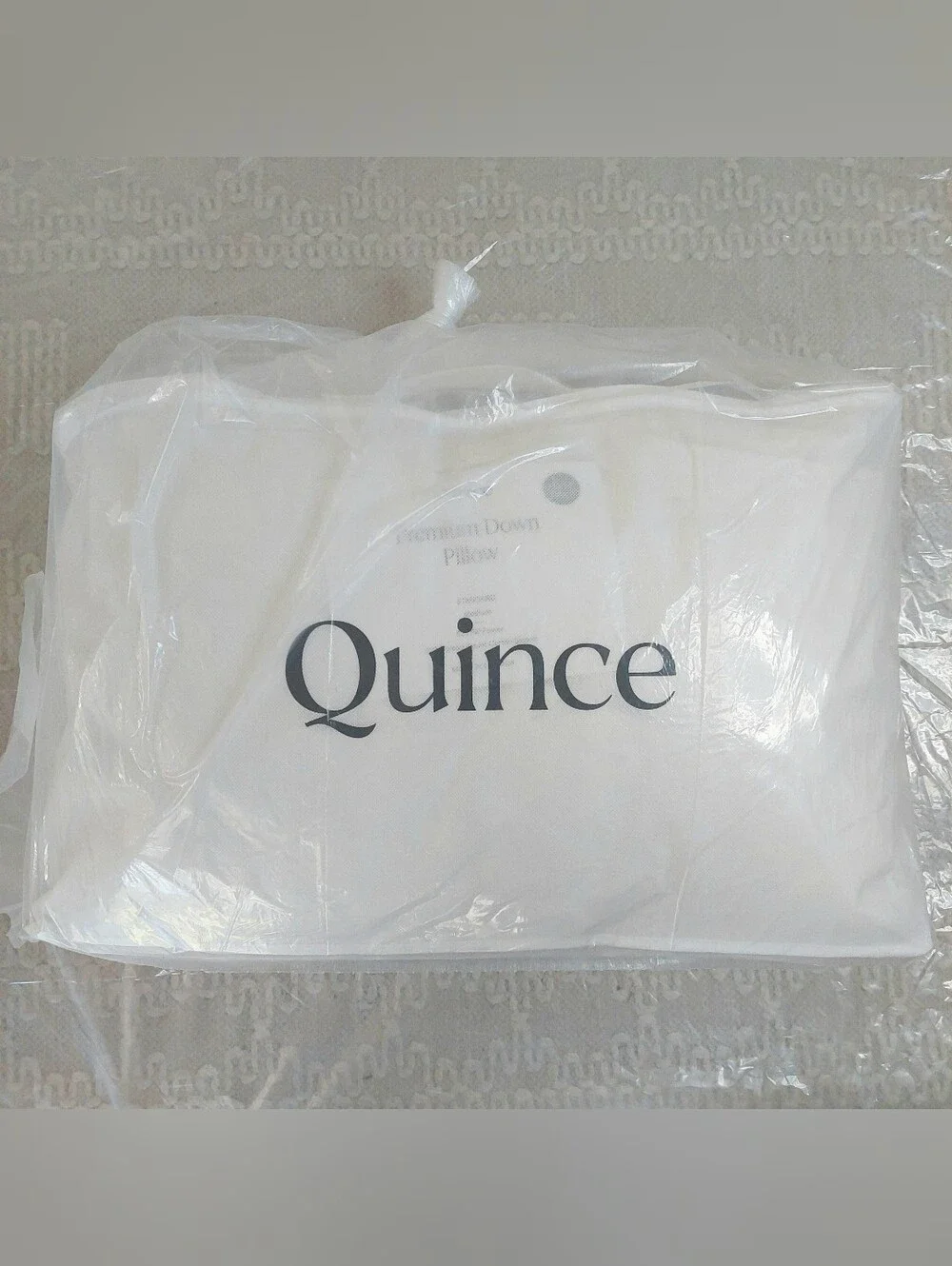 NWOT- Quince Standard White Duck Down Premium Pillow (Medium)(P14)